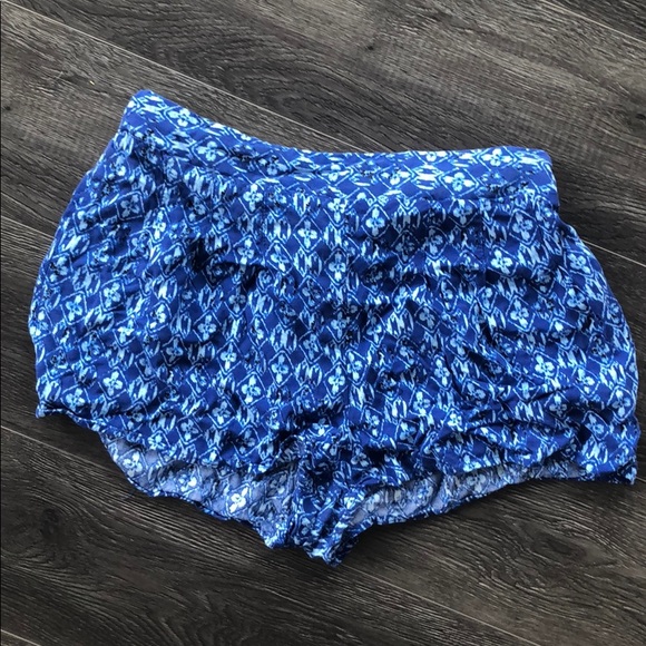 🛍Forever 21 Blue tribal shorts - Picture 1 of 1